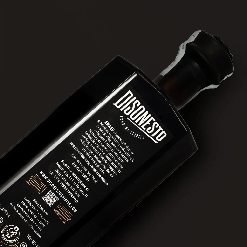 Bottiglia di amaro artigianale disonesto